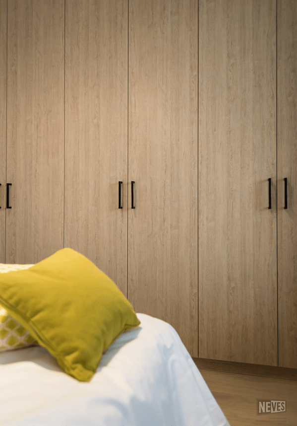Afwerking van een slaapkamer kast