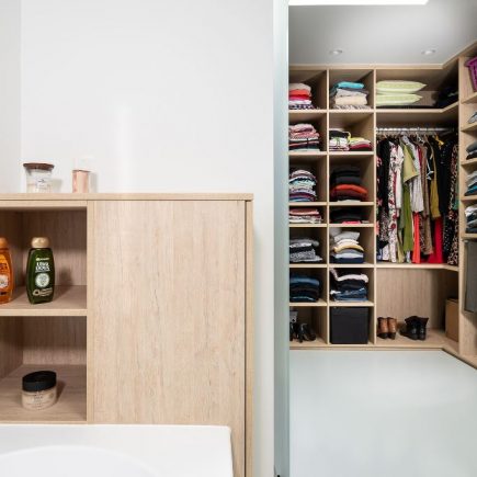 Maatkasten en dressing in badkamer