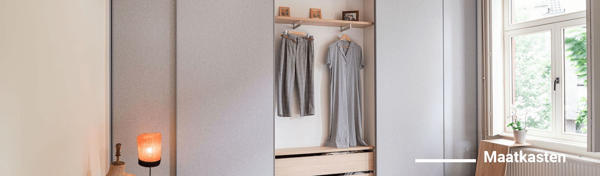 Oak Interieur ontwerp maatkasten of inbouwkasten en is gevestigd te Gent